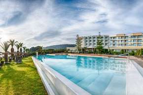 31% Řecko, Rhodos: 12 denní pobyt v The Ixian Grand s…